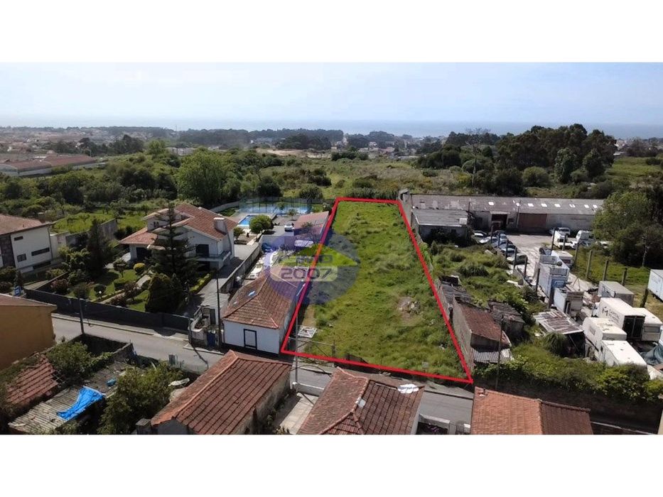Terreno na Madalena com vista mar e elevado potencial construtivo