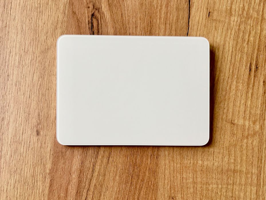Oryginalny gładzik Apple Magic Trackpad 2 (model A1535) - biały + kabel oraz pudełko.