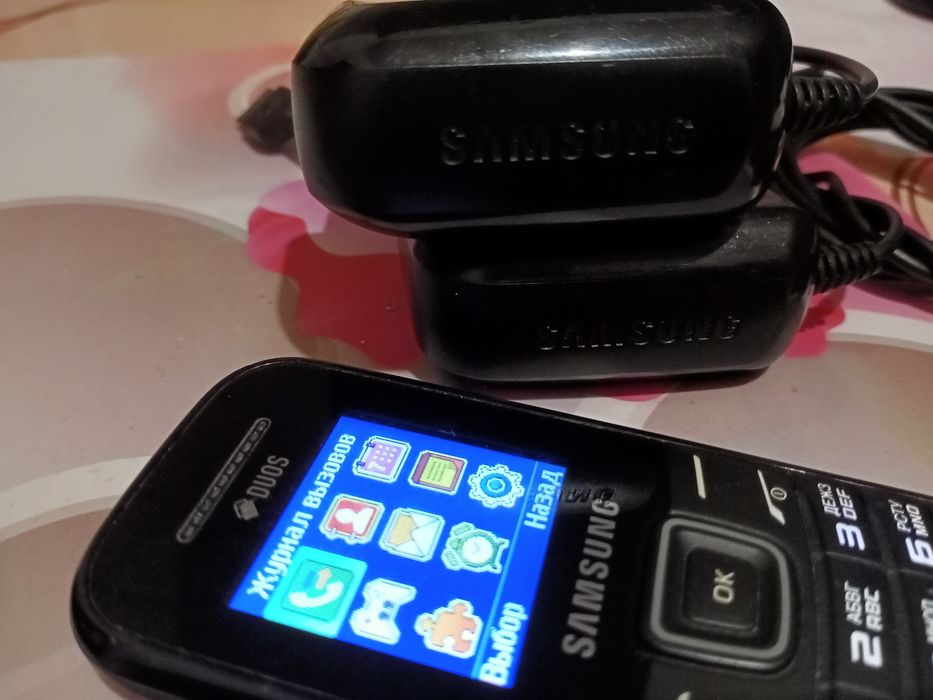 Продам кнопочный телефон от Samsung GT-E1202 Duos.