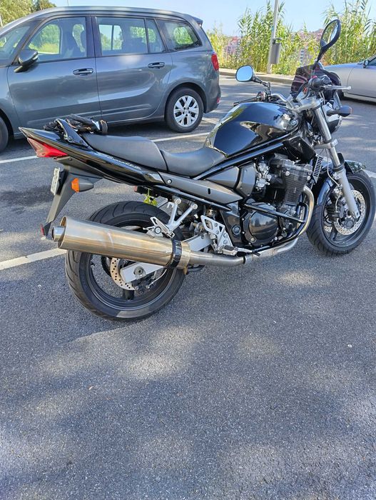 Suzuki Bandit 650  com Top Case 77 cvs