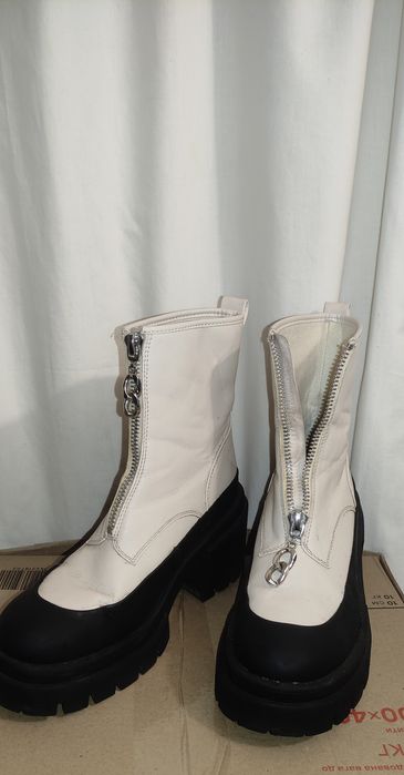 Стильні чоботи в дуже хорошому сані