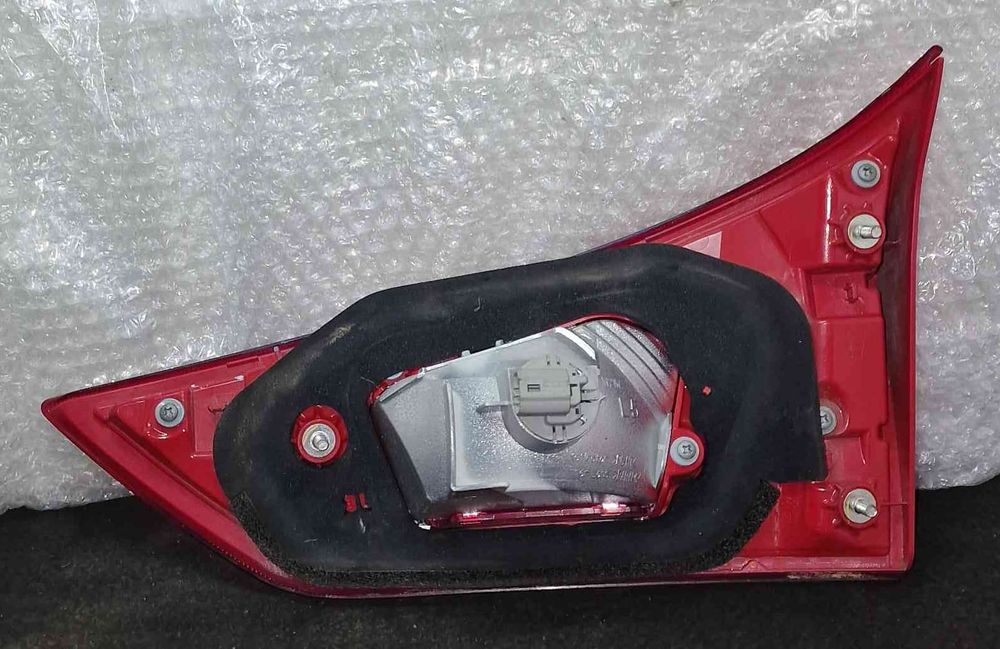 Farolim da Mala Esquerdo - TOYOTA AURIS