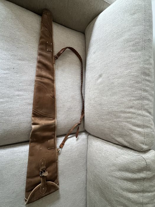 Várias bolsas para espingardas