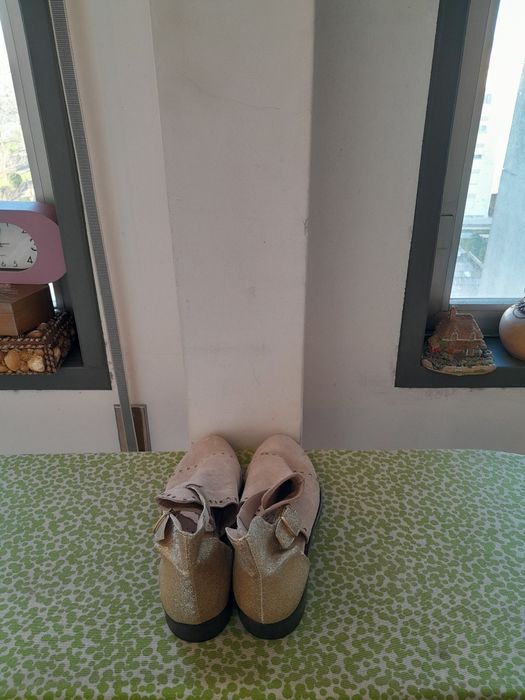 Vendo Botas de Senhora NATA muito bonitas como novas