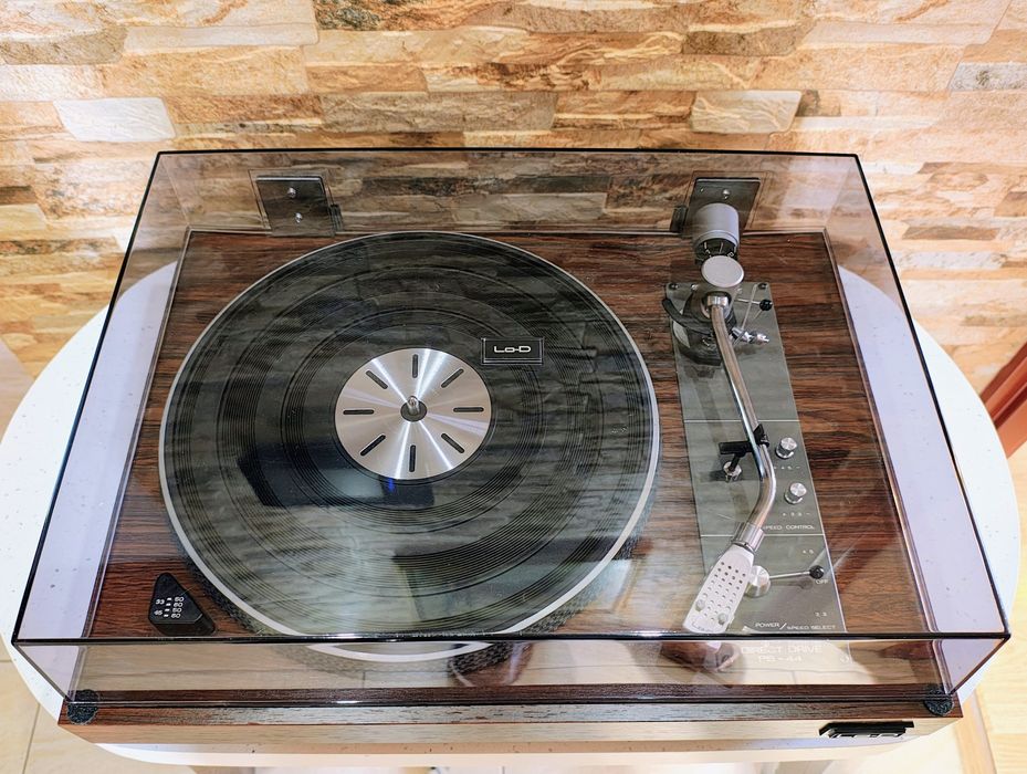 Gramofon Lo D  Hitachi PS -44
