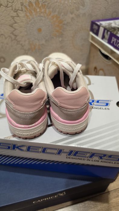 Кросівки для дівчинки Skechers