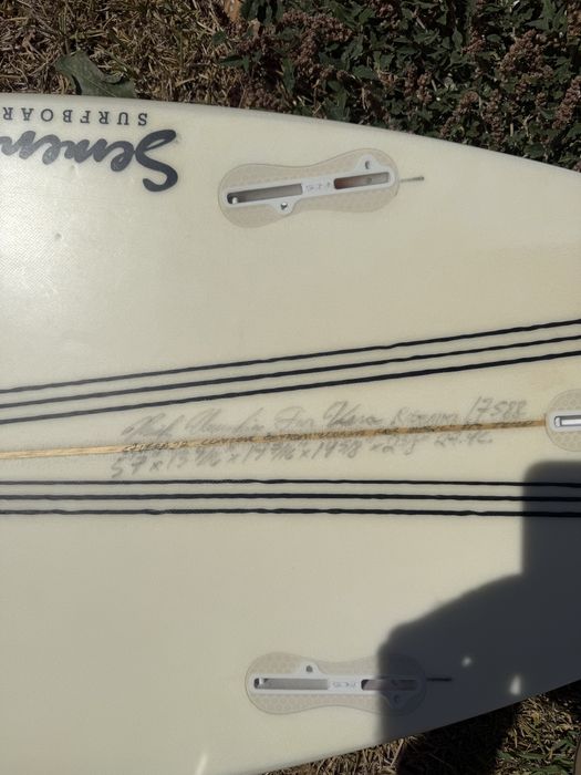 Prancha surf semente 5’7 epoxy com 28 litros