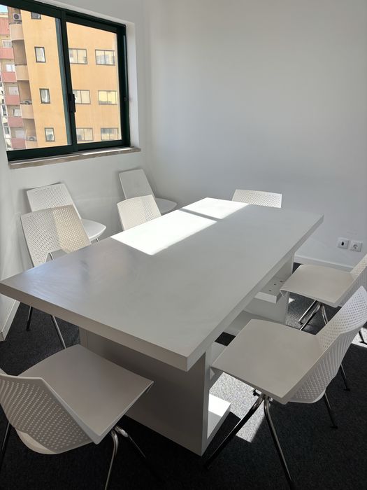 Mesa Branca com 8 cadeiras