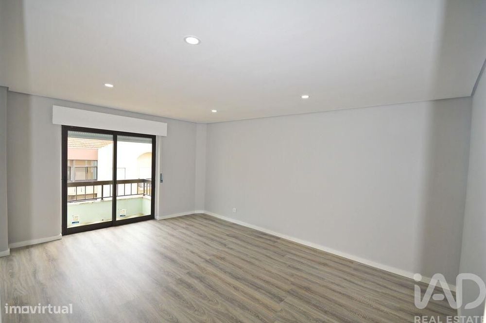 Apartamento T3 em Amora de 97,00 m2
