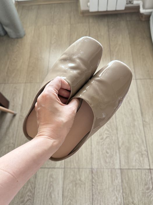 Мюлі з мʼякої лакової шкіри
