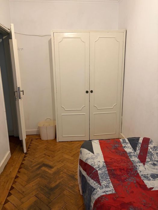 Quarto com casa de banho