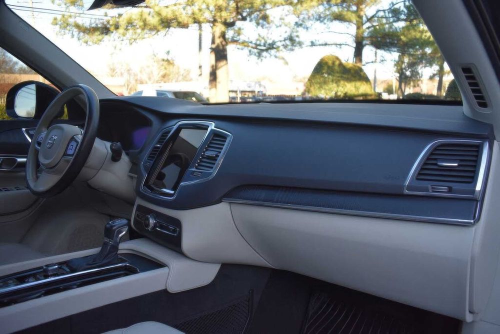 Volvo XC90 T6 Momentum 7-Passenger      2020