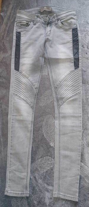 Spodnie jeans dla dziewczynki rozm 152/158 2 pary cena za całość