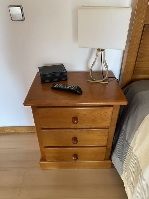 Mesa cabeceira madeira