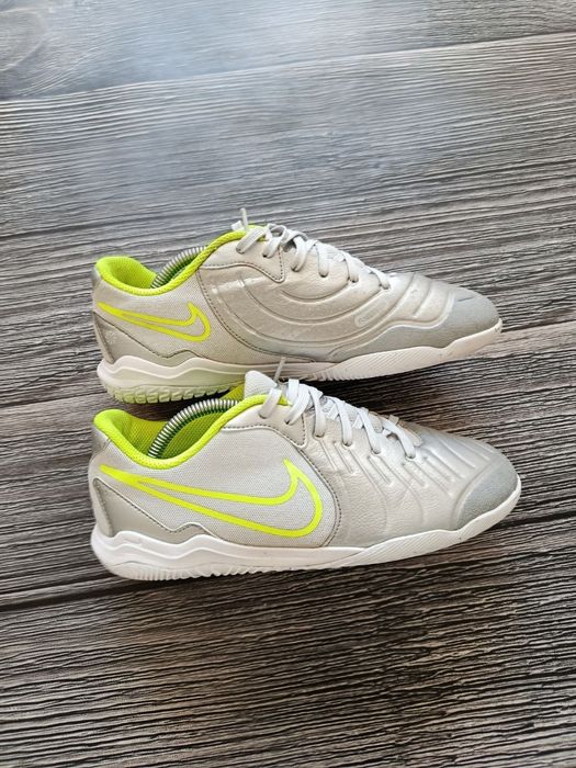 Футзалки Nike, школяреві-підлітку