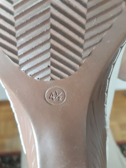 Buty białe na pasek