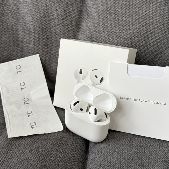 Apple Airpods 4  2025