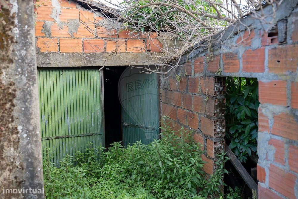Moradia T3 para restauro em Mourão, Vila Flor!