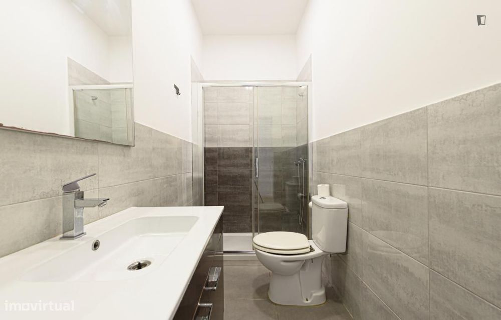 Quarto - localizado em Lapa Lisbon