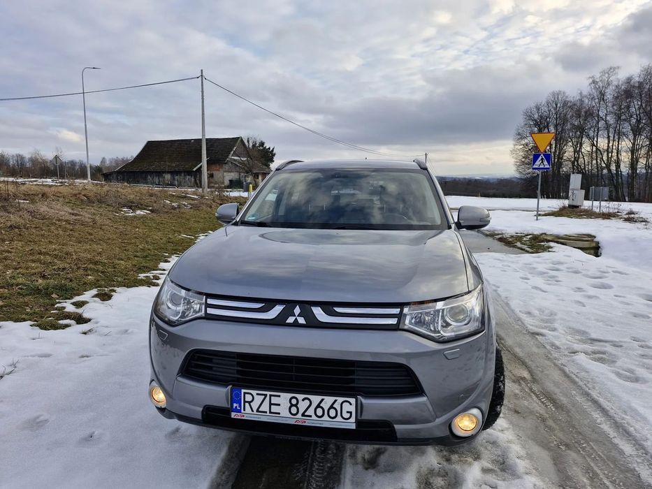 Mitsubishi Outlander 4x4 7 osób