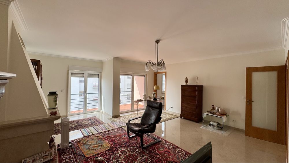 Apartamento T3 Linda-a-Velha