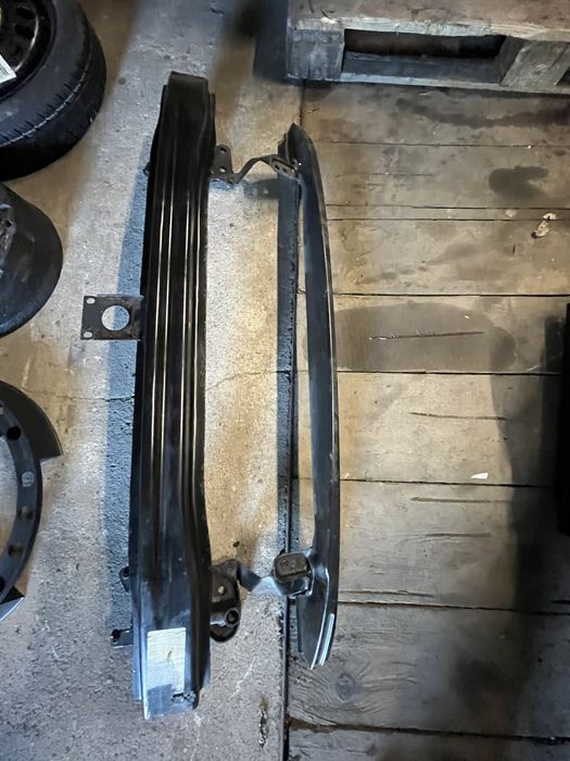 Belka przednia Golf V dolna + gorna komplet