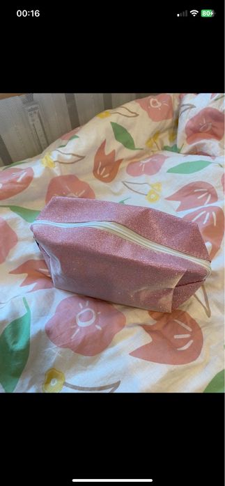 Nowa kosmetyczka różowa pudrowy róż brokatowa średniej wielkości