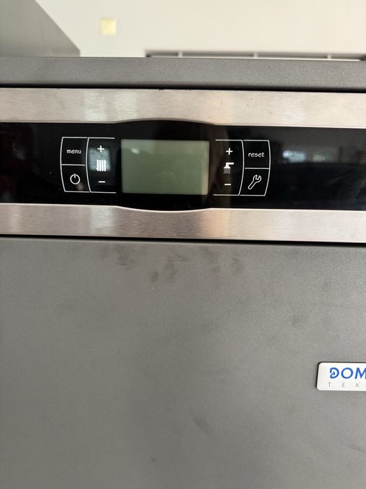 Bomba de calor biomassa Domusa Teknic e cilindro de água marca Solius