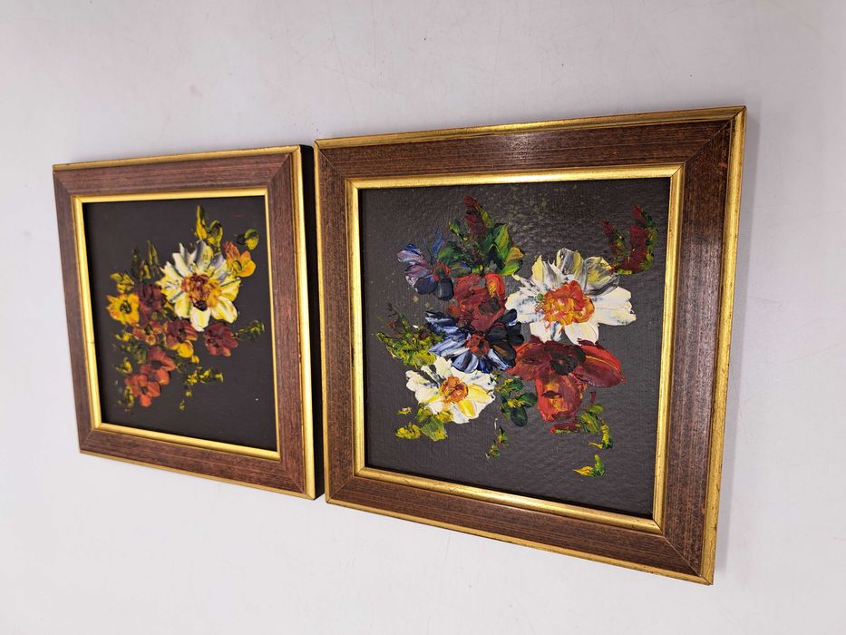 Obraz olejny na kartonie, kwiaty, drewniana rama, ciemne tło, 18x18 cm