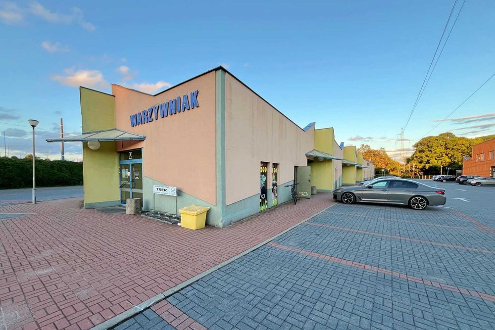 Lokal handlowy C.H. „Warzywniak”, Promenada Niemena Tysiąclecie