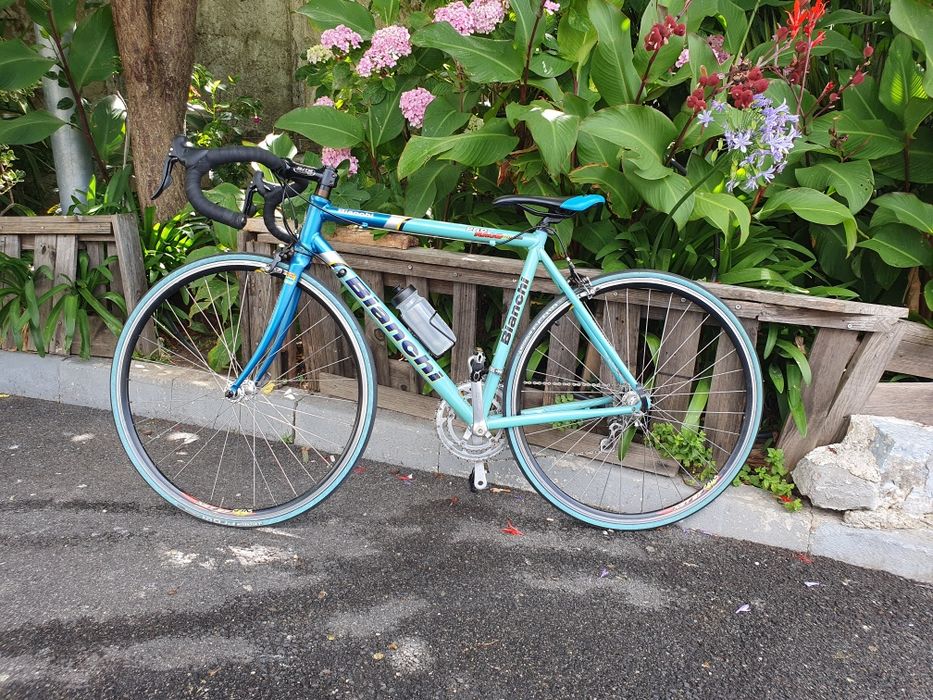 Bicicleta de Estrada Bianchi Oltre Race Shimano 105 Di2 azul claro