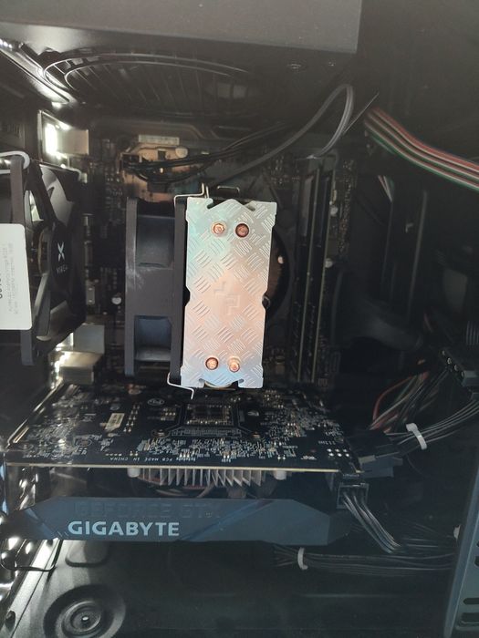 Intel i3 9100f + 16gb ddr4 + gtx1650
