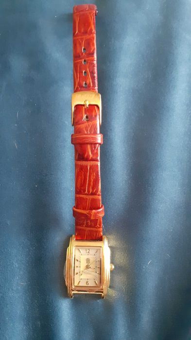 Часы женские позолоченные