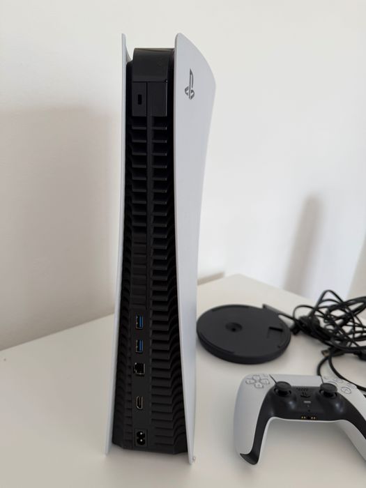 PS5 Digital - usada 2 vezes