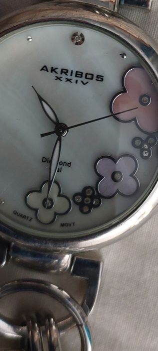 Relógio Suíço luxo Akribos XXIV AK645 diamantes