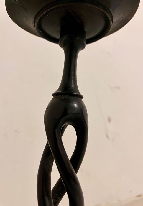 Cinzeiro de pé em Pau Preto