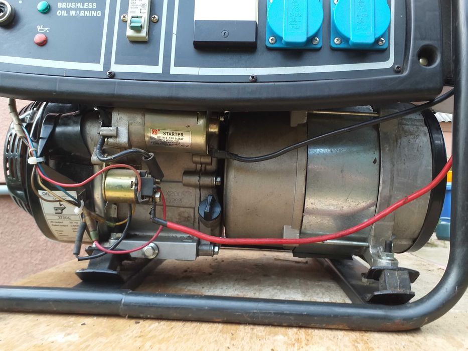 Продається генератор (бензин, газ)