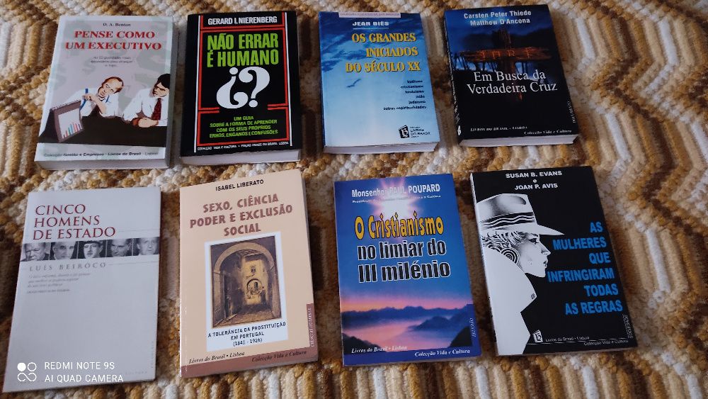 Vários livros da editora Livros do Brasil