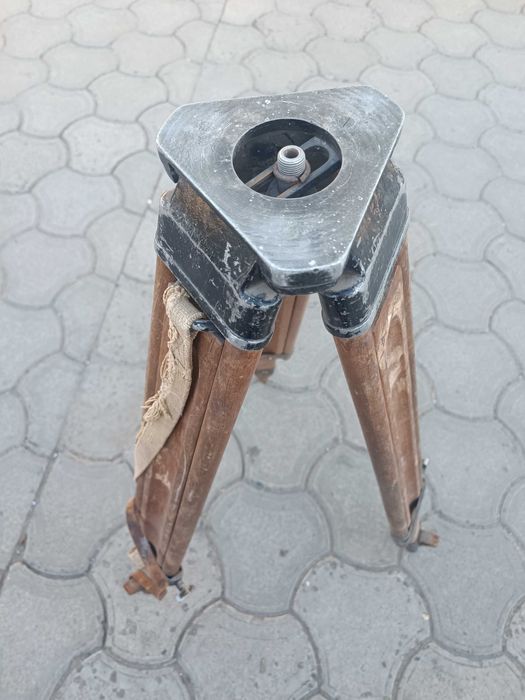 Теодолит Т14 с деревянным штативом ШР-160