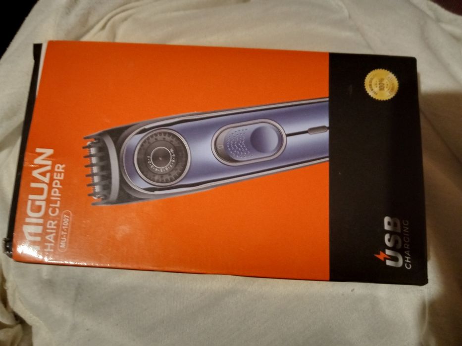 Гарний подарунок для чоловіка-машинка для стрижки волосся.