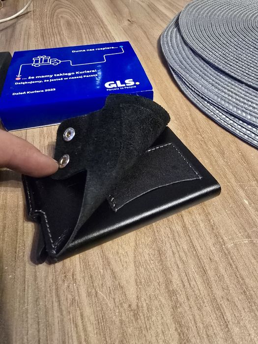 Etui na karty kredytowe.