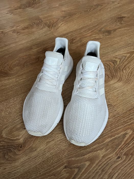 Кроссовки Adidas Swift Run