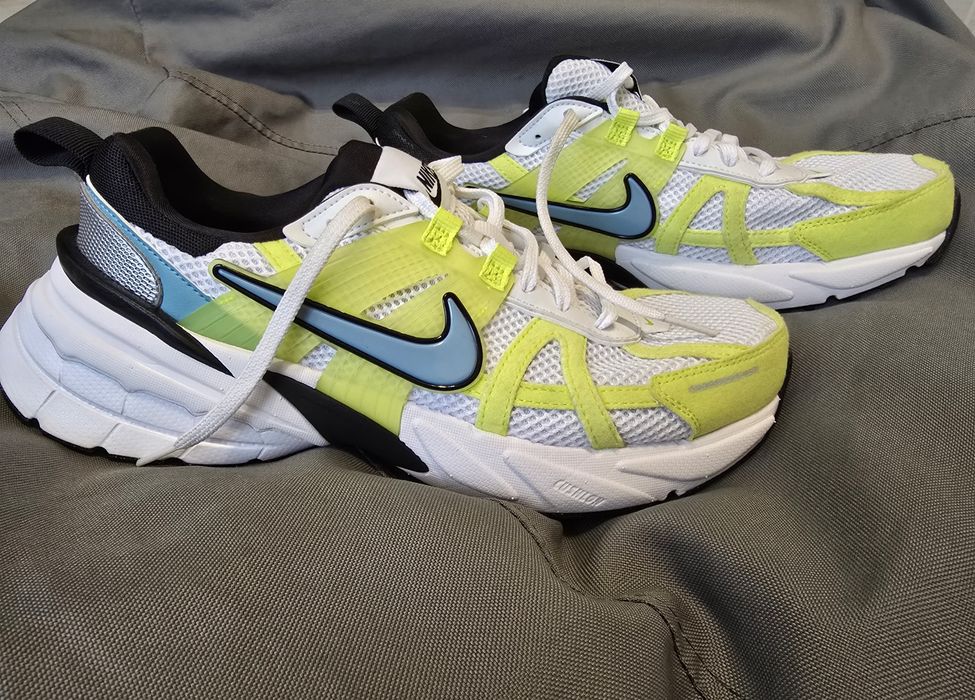 Оригінальні кросівки Nike V2K Run (Розмір 43 / 28 см) — Нові