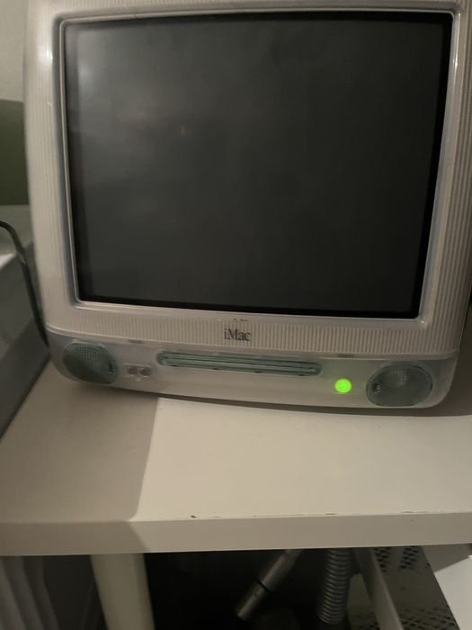 iMac G3 azul - a funcionar