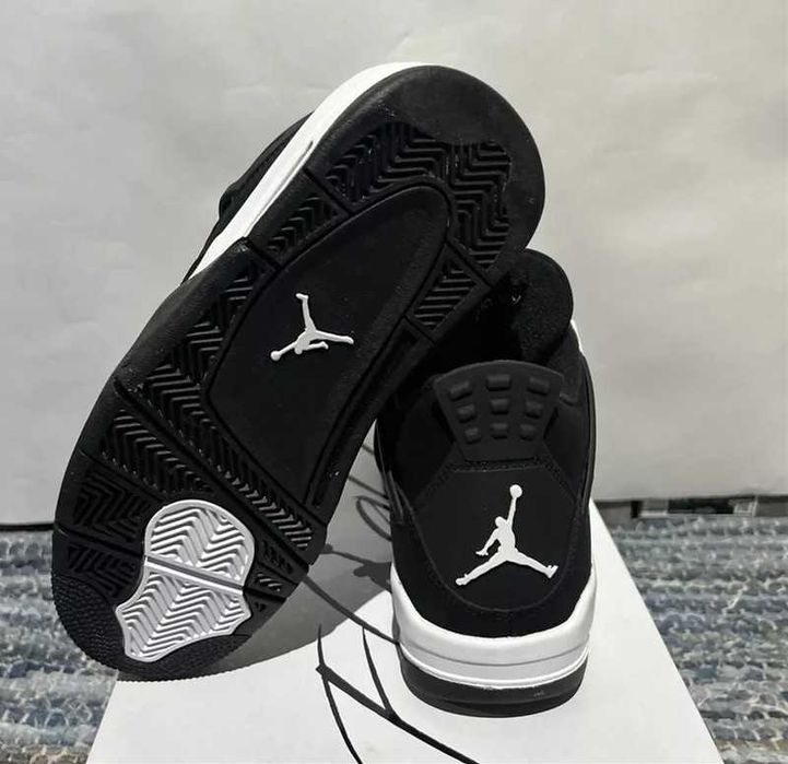 Jordan 4 Retro White Thunder r.39