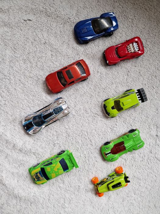 8 samochodzików HOT WHEELS Fast 4wd, Rip Rod, Crescendo,  Pony-Up
