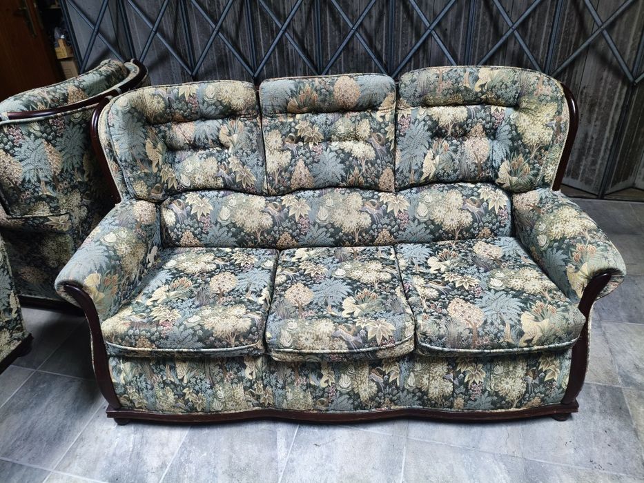 Sofá Cama clássico + 2 Poltronas