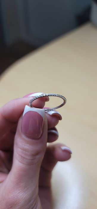 Каблучка з білого золота з фіанітами