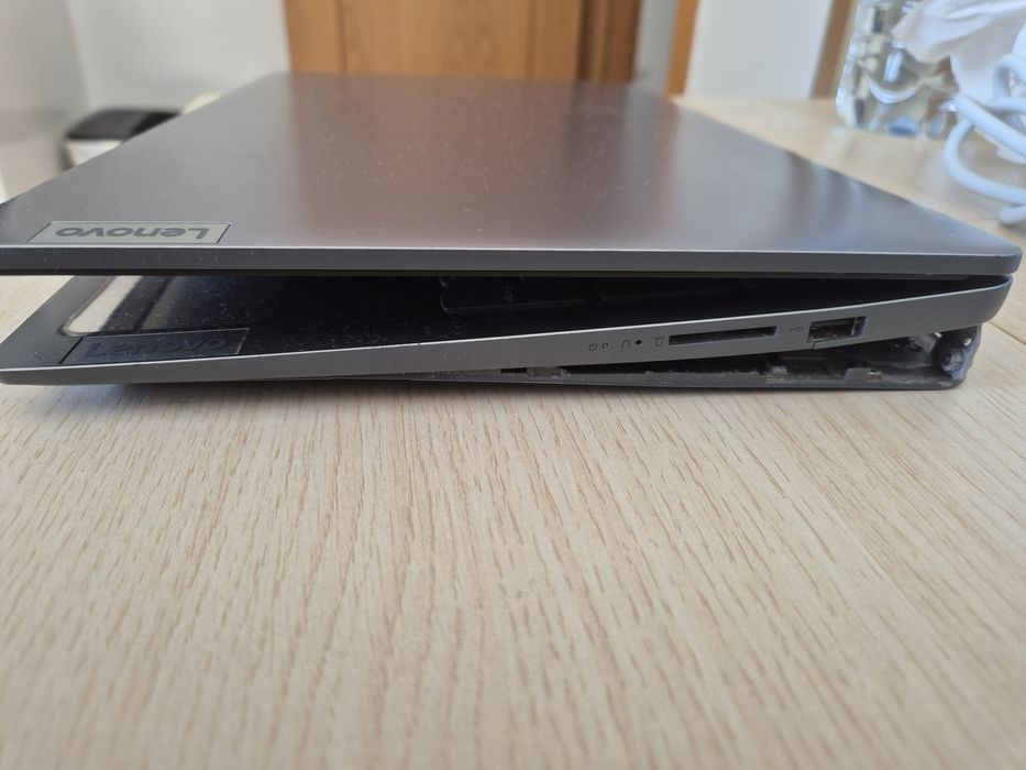 Portátil Lenovo Ultrafino Ideapad3 AMD Ryzen 7 5700u 8GB RAM  256GB SSD W11 15,6"