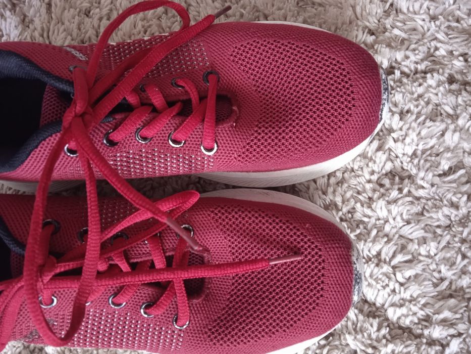 Жіночі кросівки  в гарному стані